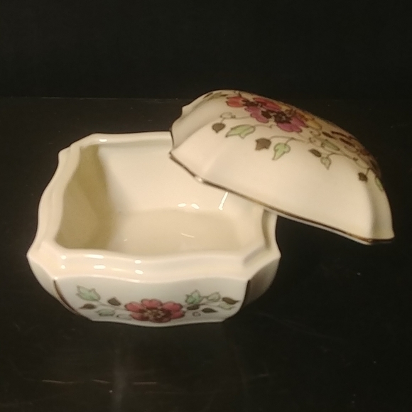 ZSOLNAY HUNGARY PORCELAIN TRINKET LIDED BOX - Picture 3 of 4
